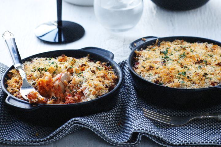 Tuna Cassoulet in black dishes.